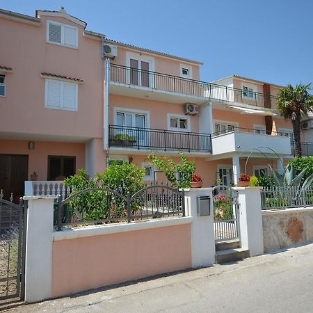 Apartments And Room Zinka Vodice Eksteriør billede