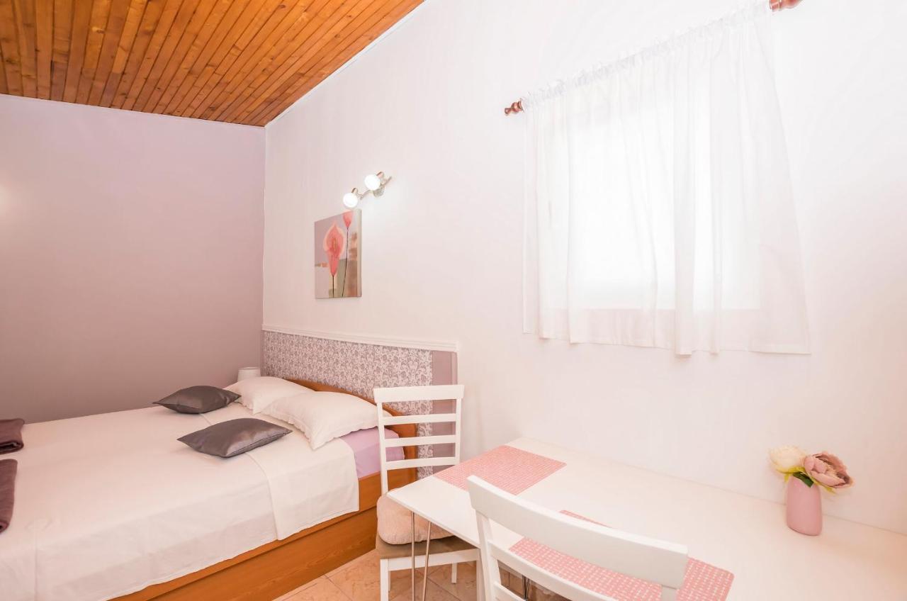 Apartments And Room Zinka Vodice Eksteriør billede