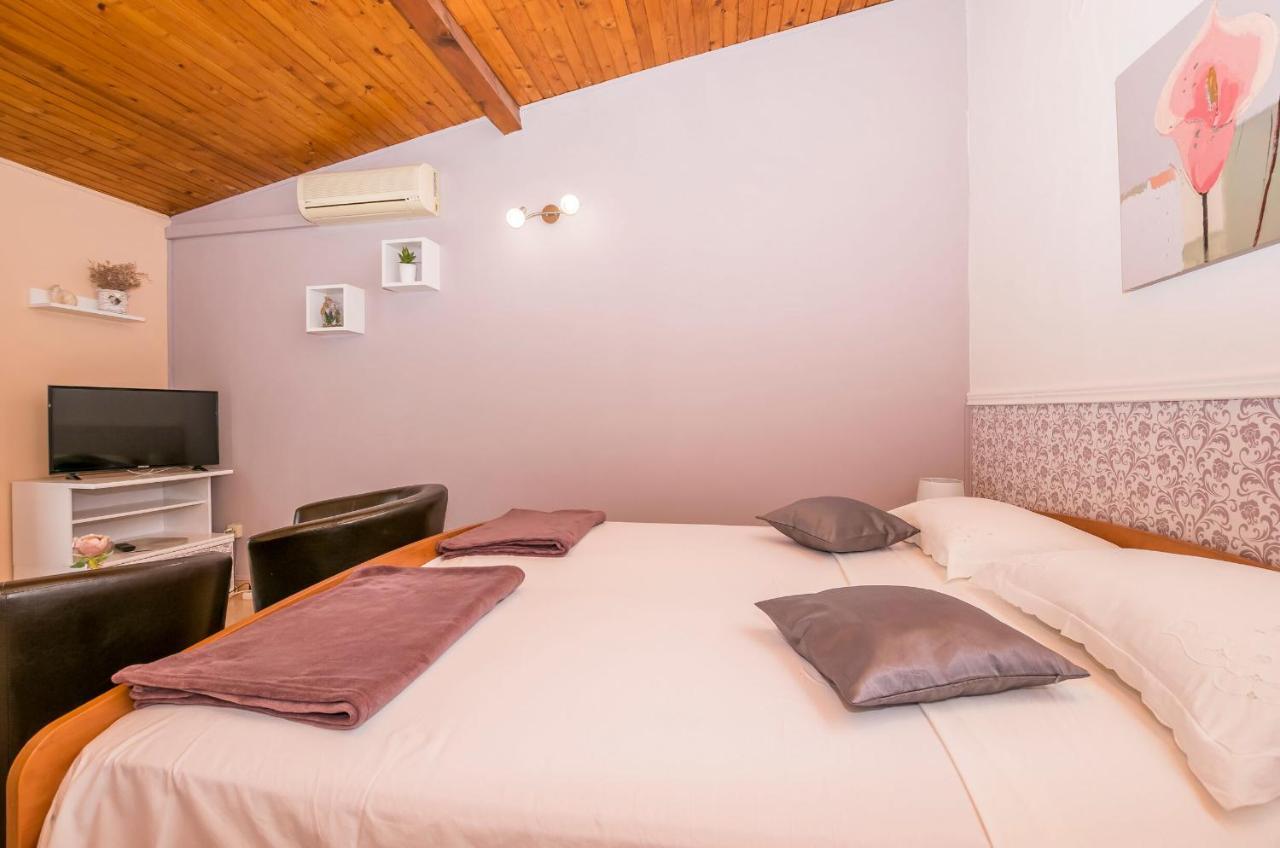Apartments And Room Zinka Vodice Eksteriør billede