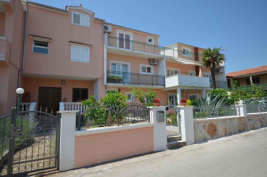 Apartments And Room Zinka Vodice Eksteriør billede