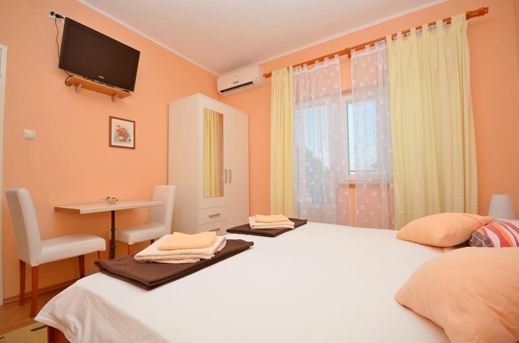 Apartments And Room Zinka Vodice Eksteriør billede