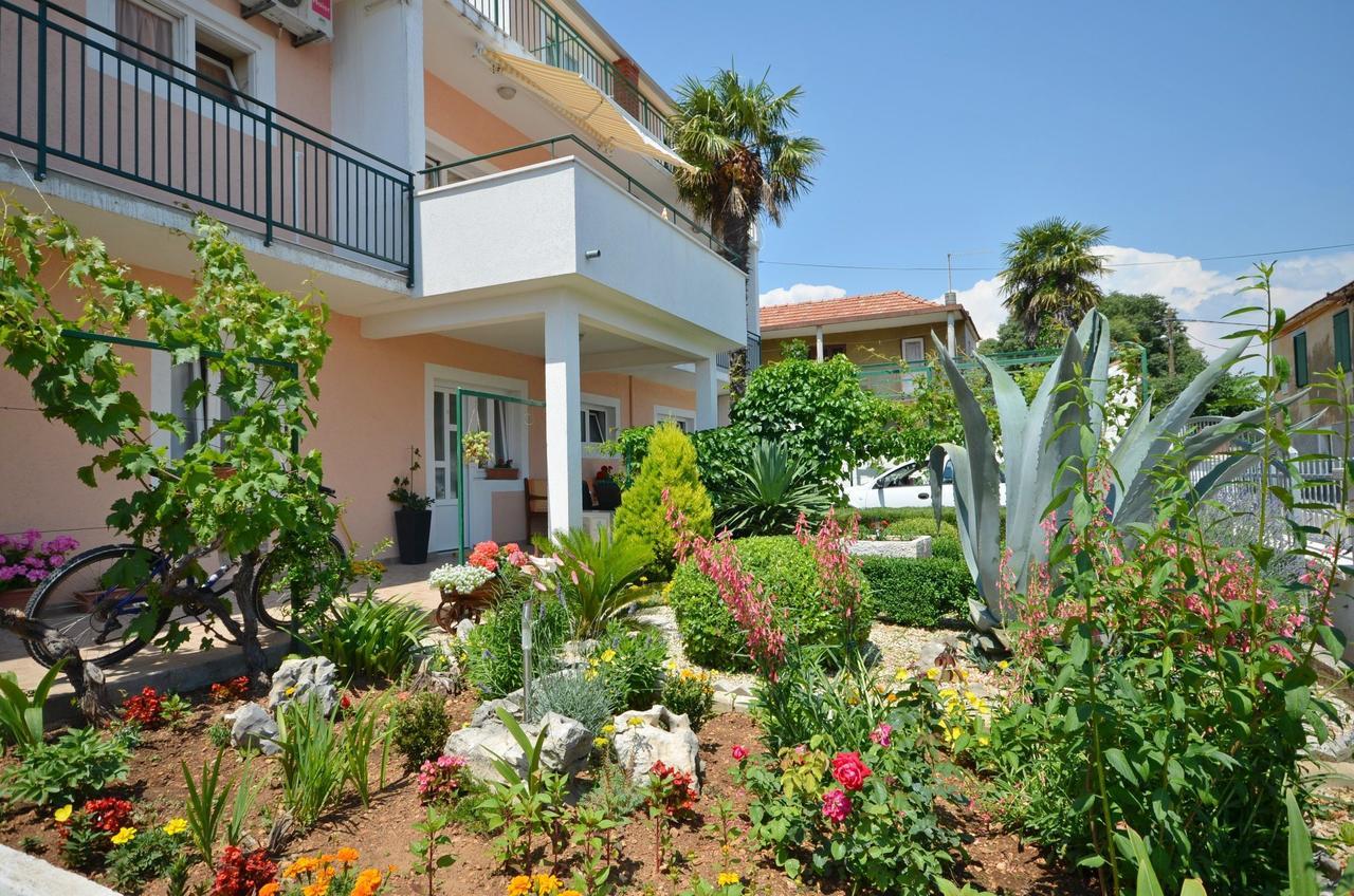 Apartments And Room Zinka Vodice Eksteriør billede